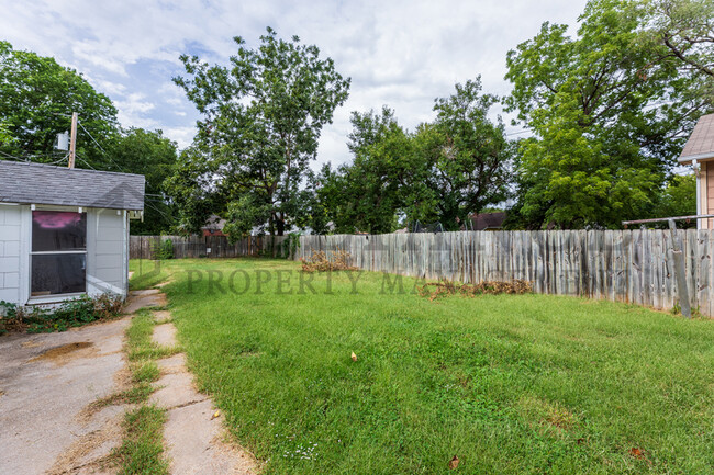 1411 St Francis in Wichita, KS - Foto de edificio - Building Photo