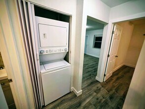 22-24 SW 10th St in Hallandale Beach, FL - Building Photo - Building Photo