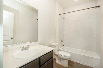 420 Lucky Ln in Ferris, TX - Foto de edificio - Building Photo