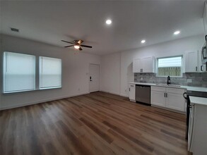 8210 Sparta St, Unit B in Houston, TX - Building Photo - Building Photo