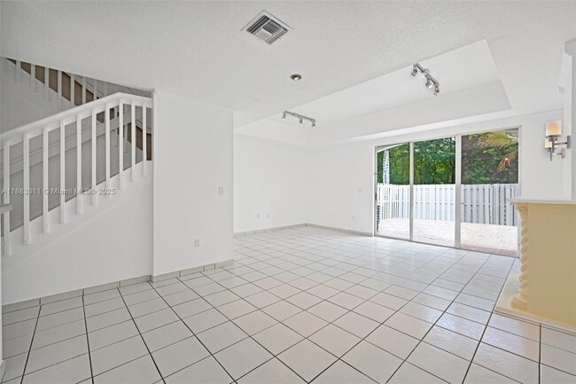 11224 NW 42nd Terrace in Doral, FL - Building Photo - Building Photo