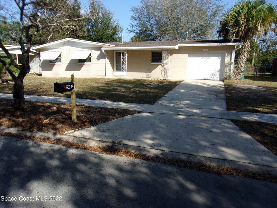 2010 Ivy Dr in Cocoa, FL - Building Photo