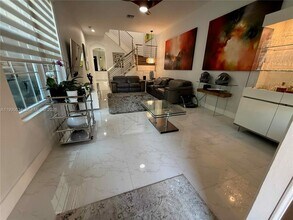 6923 Julia Gardens Dr in Coconut Creek, FL - Building Photo - Building Photo