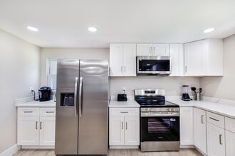 1840 Bluebird Ln in Englewood, FL - Building Photo - Building Photo