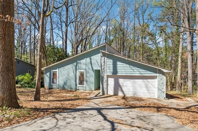 5045 Carole Pl SW in Stone Mountain, GA - Building Photo - Building Photo