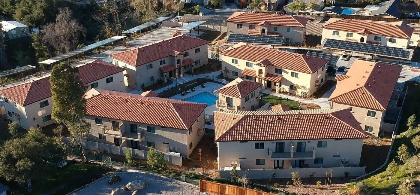 14265 Rios Canyon Rd in El Cajon, CA - Foto de edificio