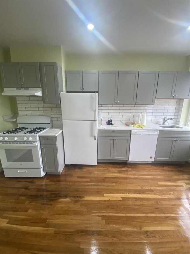 449 Somerville Ave, Unit 2