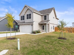 374 Wayne Way in New Braunfels, TX - Building Photo - Building Photo