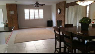 1202 N McKinley Ct in Dinuba, CA - Building Photo - Building Photo
