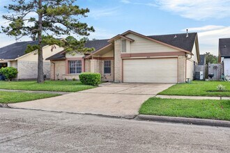12047 Plumpoint Dr in Houston, TX - Building Photo - Building Photo