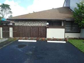 267 NE 201st Ter in Miami, FL - Building Photo - Building Photo