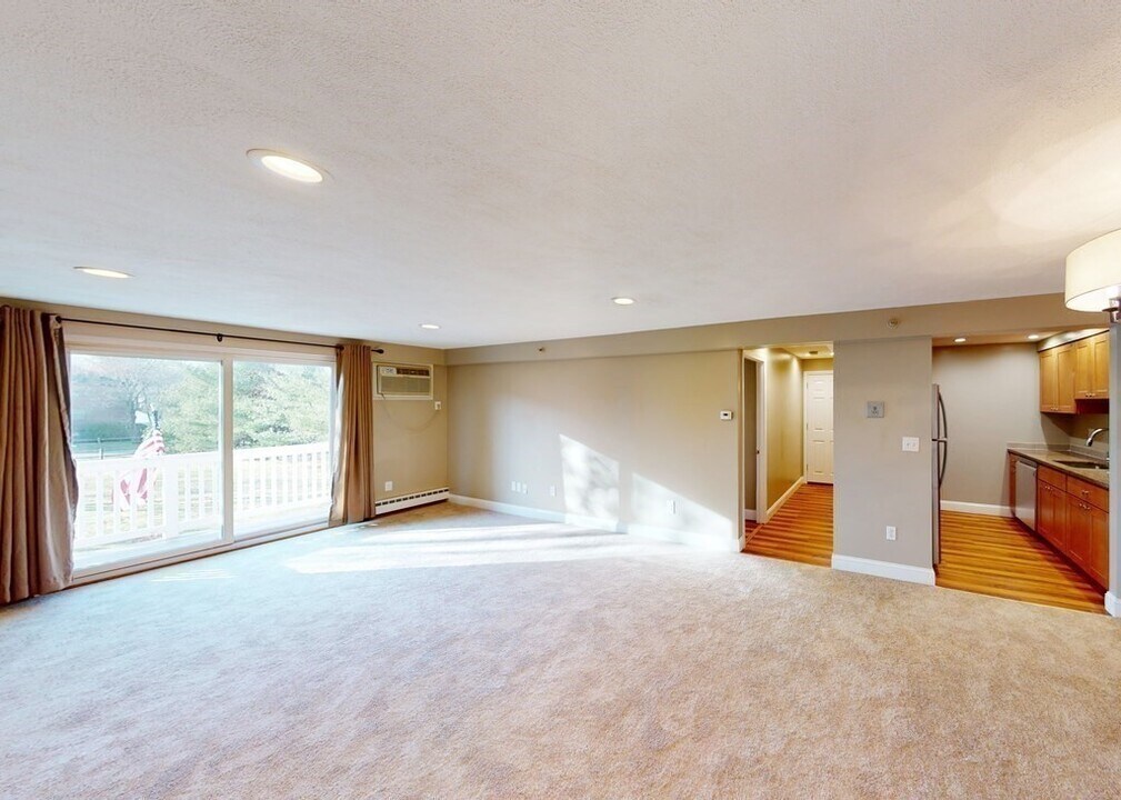 56 Townsend St-Unit -C22 in Abington, MA - Building Photo