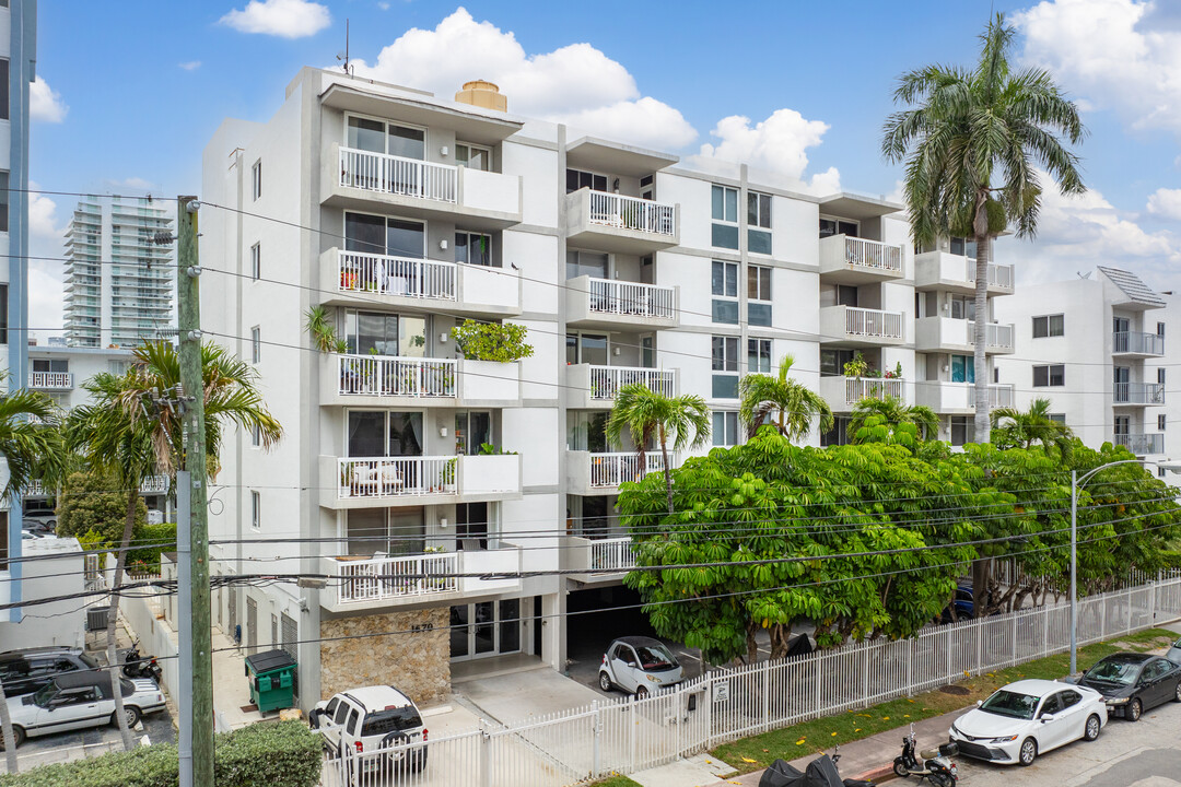 Bayside Terrace in Miami Beach, FL - Building Photo