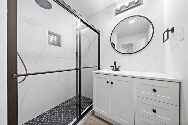 1106 W Tri Oaks Ln photo'