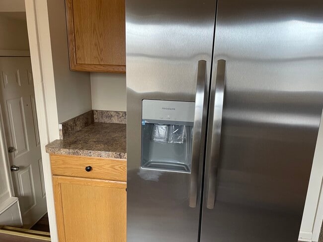 318 Russell St in Pontiac, MI - Foto de edificio - Building Photo