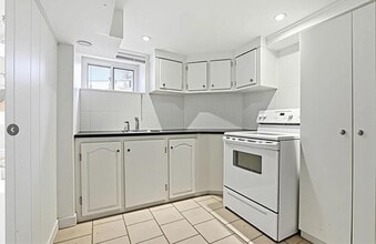 147 Emerald St S in Hamilton, ON - Building Photo - Building Photo
