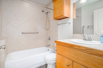 Country Hills in Kerrville, TX - Foto de edificio - Building Photo