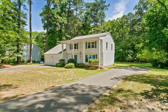 1106 Showalter Rd in Yorktown, VA - Building Photo - Building Photo