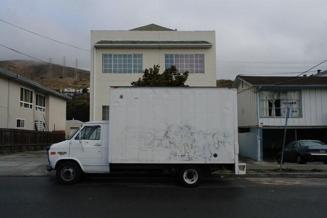 244 Armour Ave in South San Francisco, CA - Foto de edificio - Building Photo