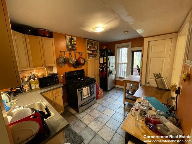 12 Chesterton St, Unit 2