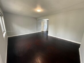 501 SW 69th Ave in Miami, FL - Building Photo - Building Photo