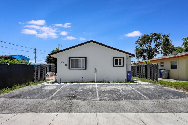 350 NE 25th Ct in Pompano Beach, FL - Building Photo - Building Photo