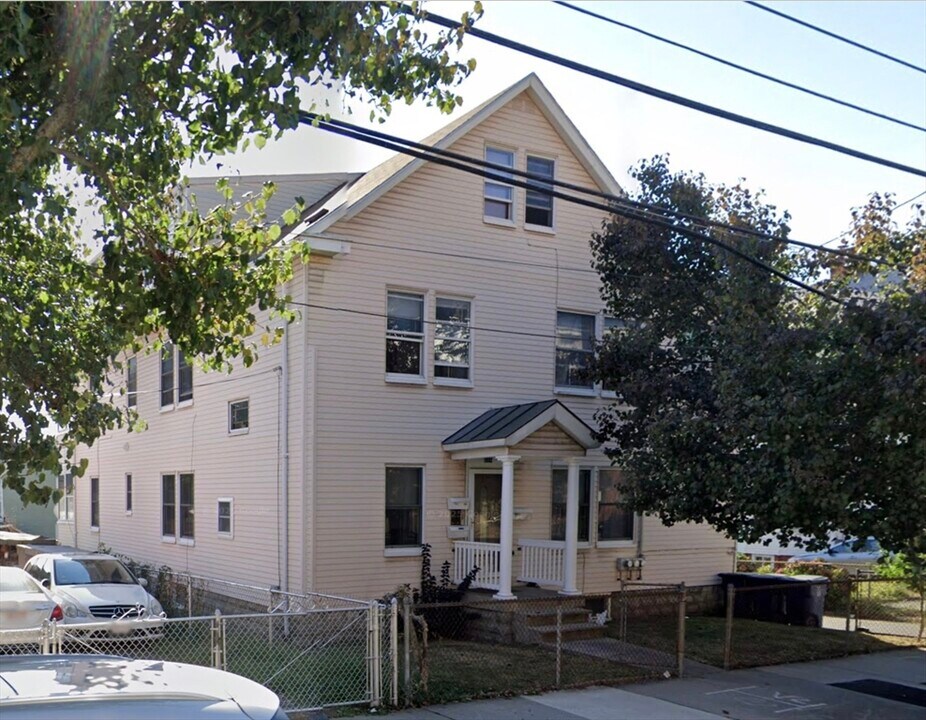 731 Winthrop Ave in Revere, MA - Building Photo