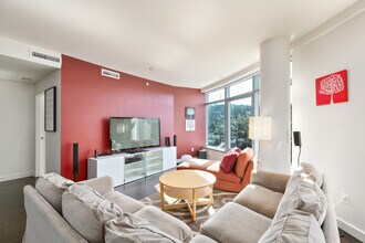 3601 SW River Pkwy, Unit 2100 in Portland, OR - Foto de edificio - Building Photo