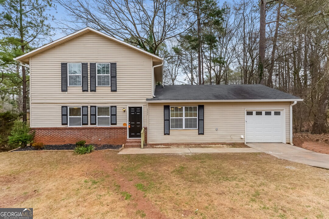 4046 Shane Trail in Ellenwood, GA - Foto de edificio