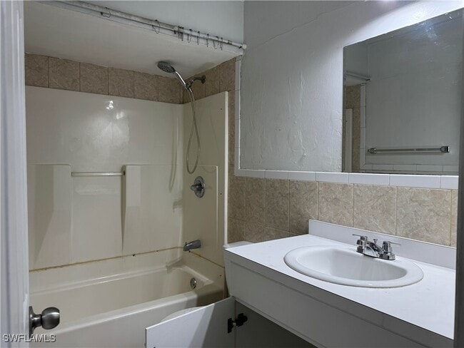 property at 2328 Country Club Blvd