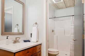 219 S Badger Ave in Appleton, WI - Foto de edificio - Building Photo