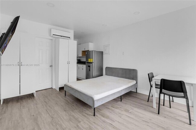 110 NW 9th Ave, Unit 3 in Miami, FL - Building Photo - Building Photo
