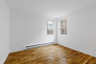 27 Cleveland Pl, Unit 4 in Boston, MA - Building Photo - Building Photo