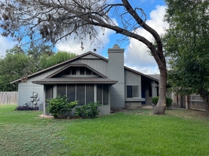 9602 Hollow Bend in San Antonio, TX - Building Photo - Building Photo