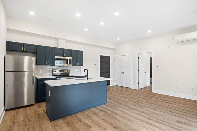 6832 Ridge Ave in Philadelphia, PA - Building Photo - Building Photo