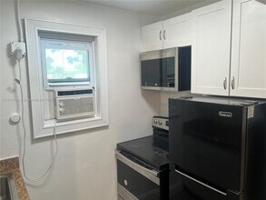 2118 N 19th Ave in Hollywood, FL - Foto de edificio - Building Photo