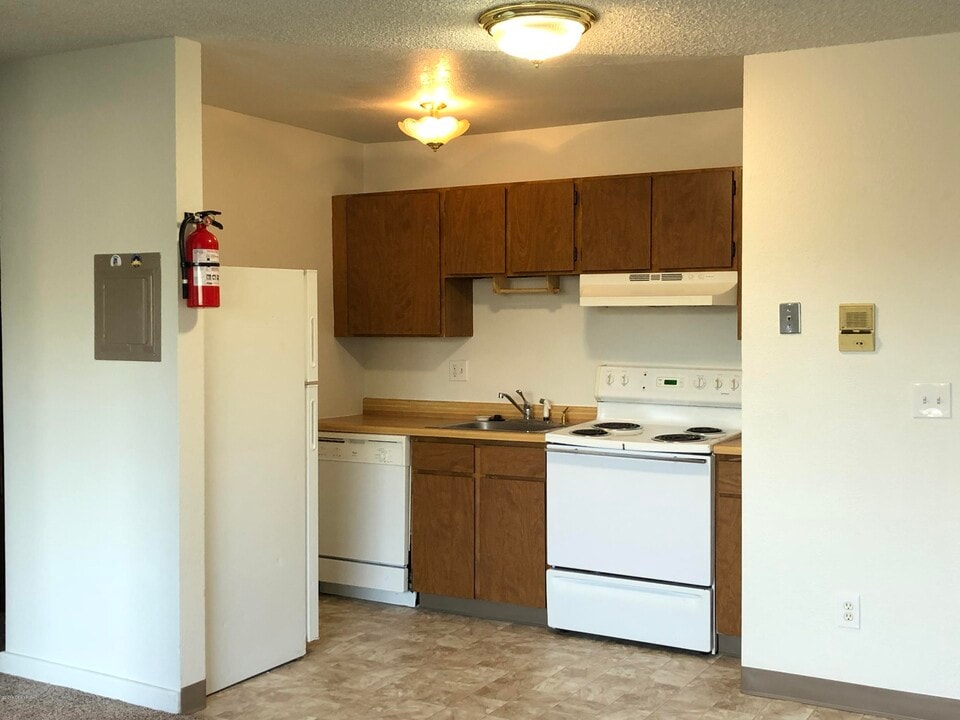 3400 Eureka St in Anchorage, AK - Building Photo