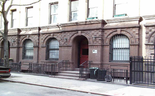 325 E 89th St in New York, NY - Building Photo - Building Photo