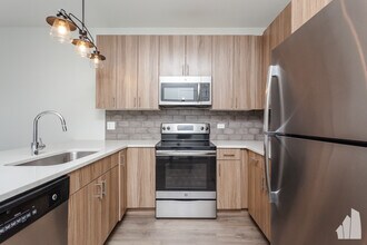 2111 S Halsted St, Unit 202 in Chicago, IL - Foto de edificio - Building Photo