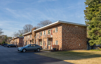 1420 S Crain Hwy in Glen Burnie, MD - Building Photo - Building Photo