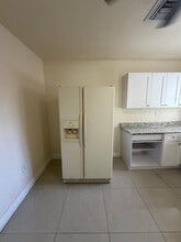 217 W 34th St, Unit 2 in Hialeah, FL - Building Photo - Building Photo