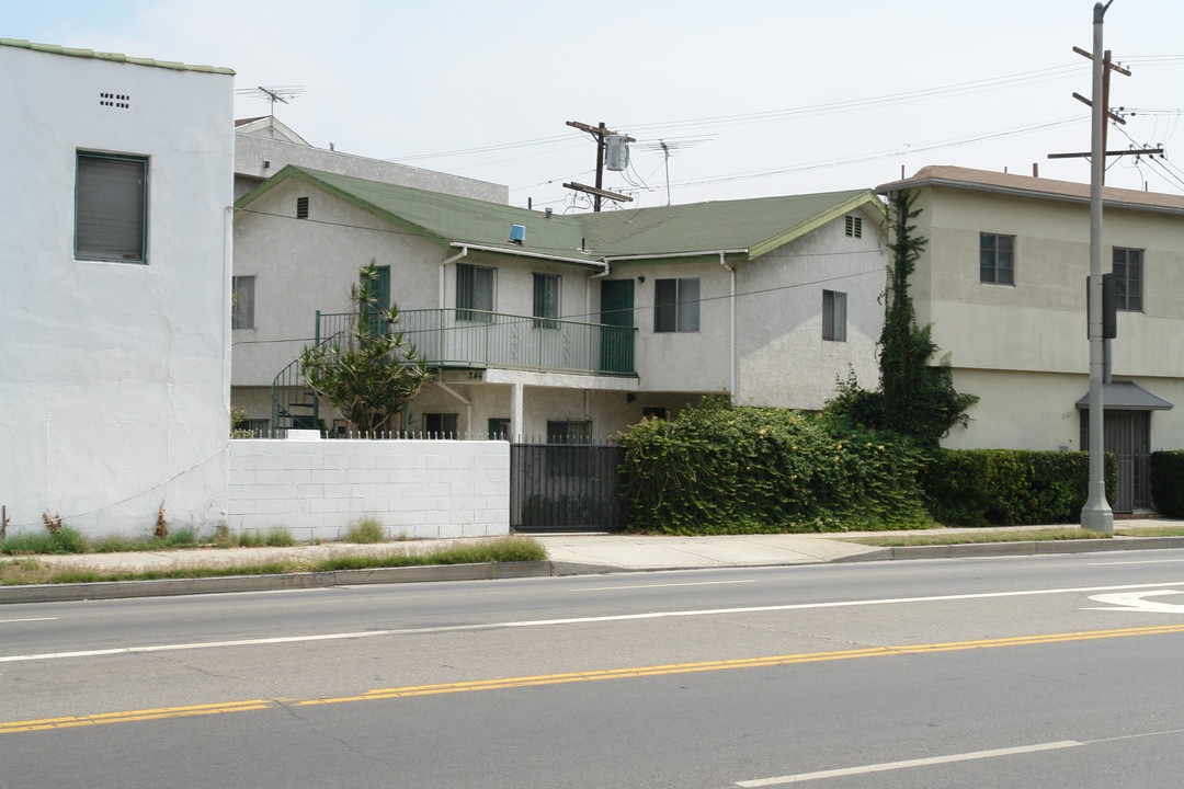 246 S Commonwealth Ave in Los Angeles, CA - Building Photo