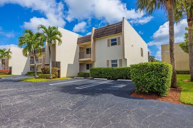 2805 Casita Way in Delray Beach, FL - Foto de edificio - Building Photo