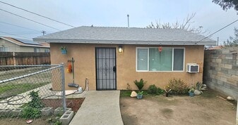 915 30th St in Bakersfield, CA - Building Photo