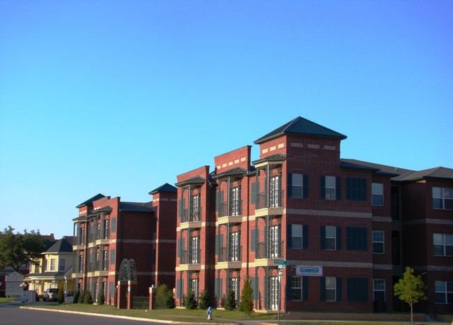 Square9 - Victoria Heights in Denton, TX - Foto de edificio - Building Photo