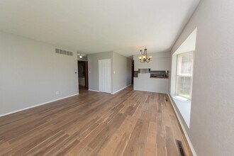 18049 Crownhill Dr, Unit A in South Bend, IN - Building Photo - Building Photo