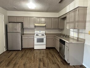 3166 Singletree Ave, Unit B in Springdale, AR - Building Photo - Building Photo