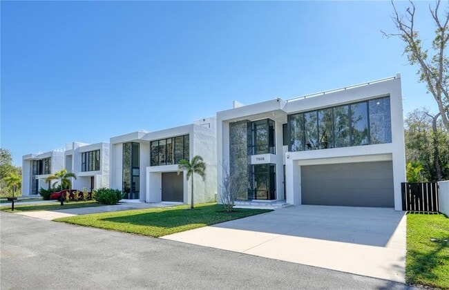 7608 Antilla St in Tampa, FL - Building Photo - Building Photo