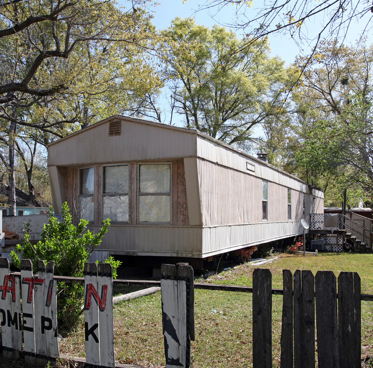 Plantation Park in Theodore, AL - Building Photo