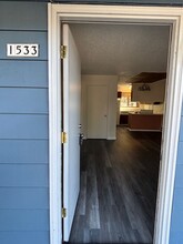 1525 SE 49th Ave in Portland, OR - Foto de edificio - Building Photo